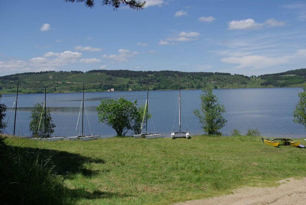 lac de naussac location planche à voile