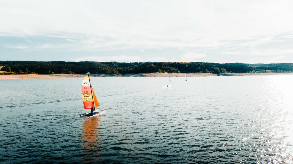 base nautique en lozere au lac de naussac