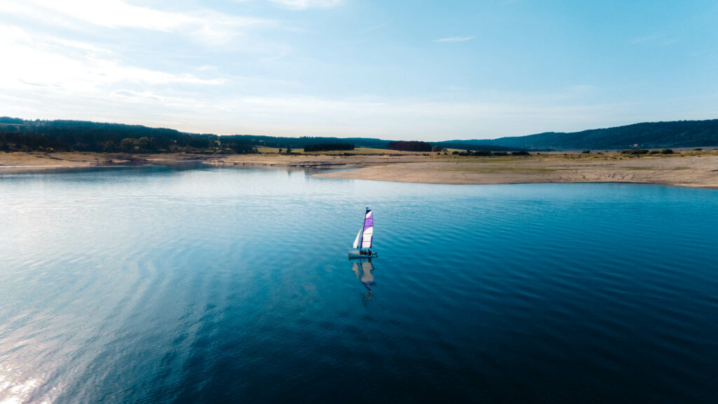 vacances en famille en lozère autour du lac de naussac