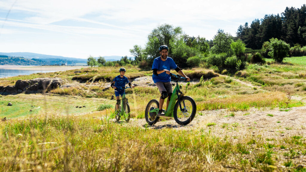 trottinette électrique autour du lac de naussac en lozere