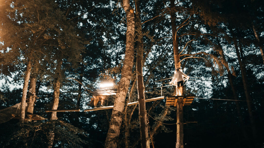 accrobranche nocturne en lozere