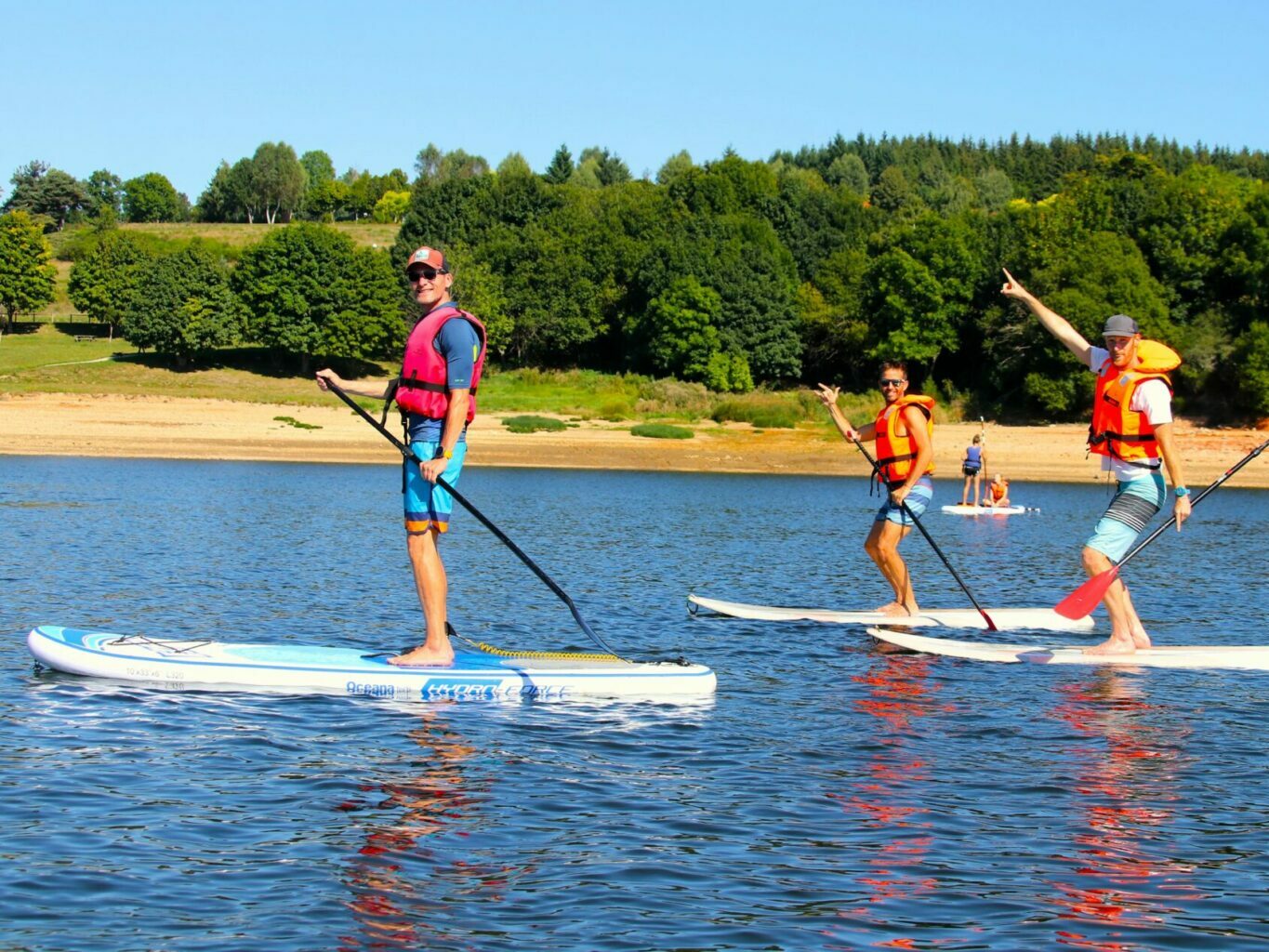 Location paddle sur le lac de Naussac