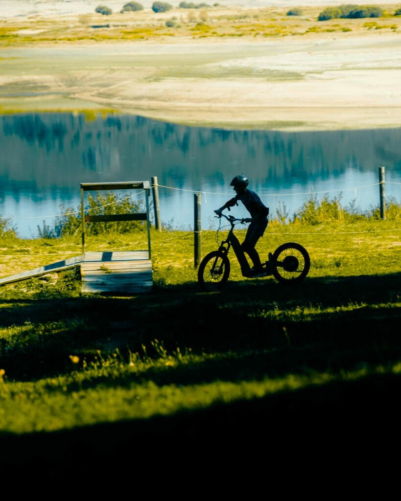 trottinette électrique autour du lac de naussac en lozere